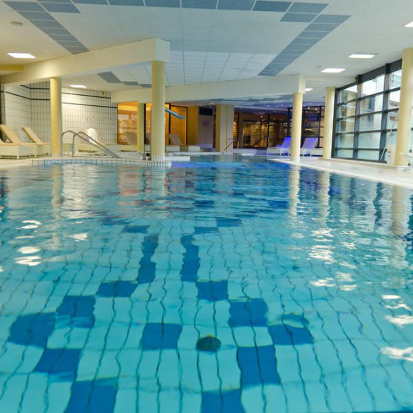 piscine hotel forges normandie