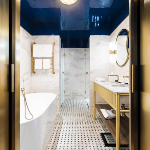 salle de bain de luxe hotel le grand powers paris