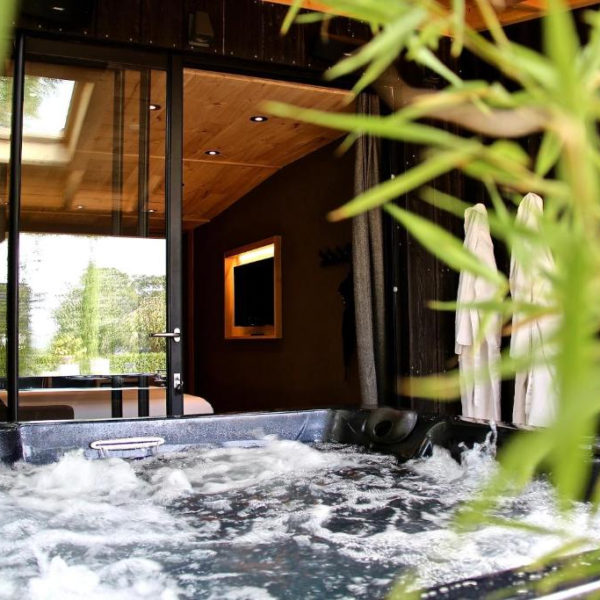 Jacuzzi Domaine des prés vert