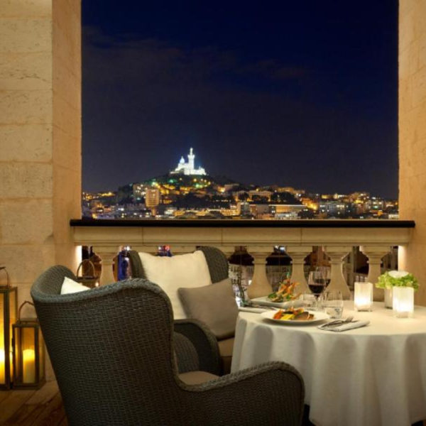 hotel Intercontinental Marseille_balcon avec vue sur la ville