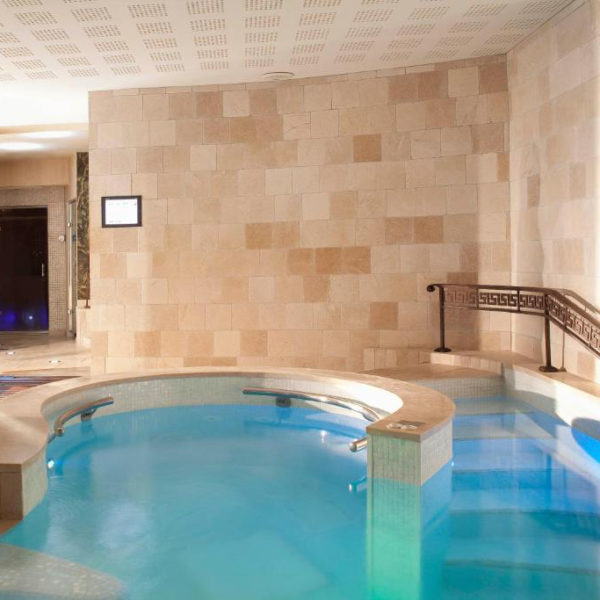 hotel berard Var_piscine interieure