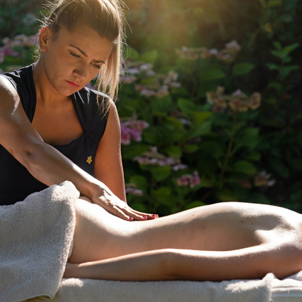 Relais & Chateaux - La Ferme Saint-Simeon-Massage en exterieur