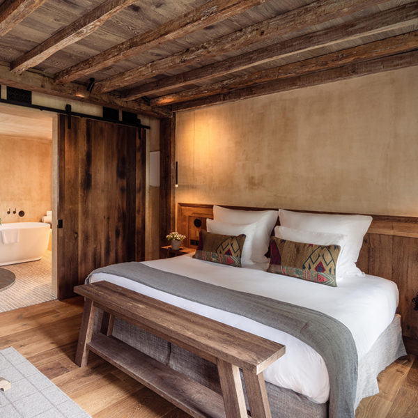 Relais & Chateaux - La Ferme Saint-SimeonChambre supérieure rénovée (1)
