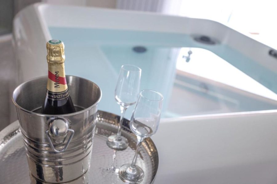 10 Chambres avec Jacuzzi Privé et Love Room à Marseille