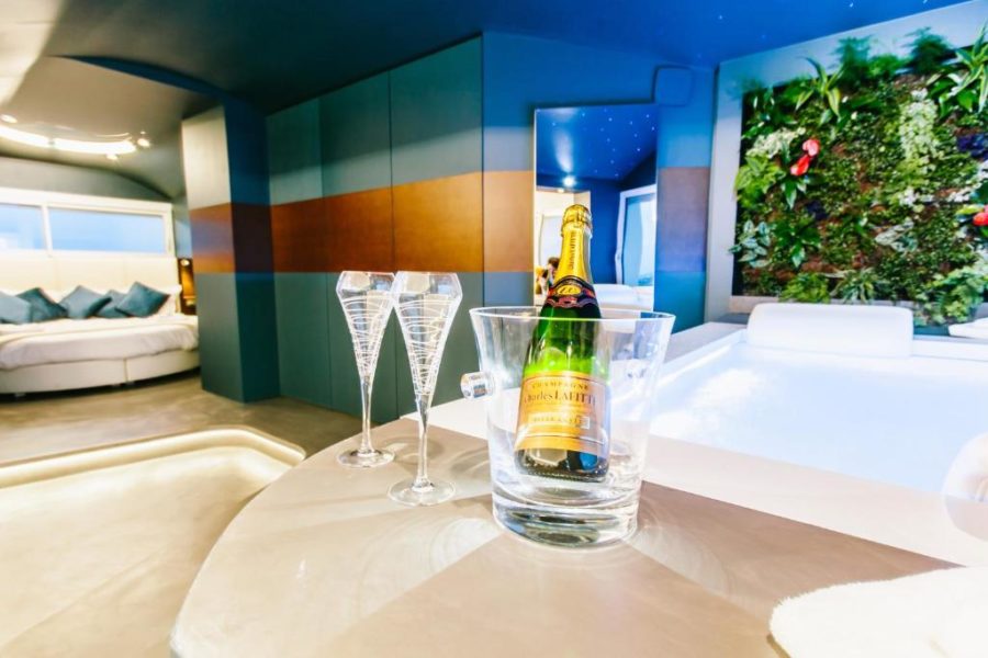 champagne et coupe Parenthese concept Room Toulouse
