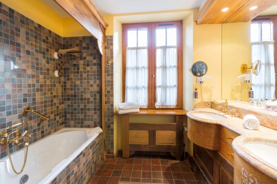 Salle-de-bain-Chambre-Typique-Alsacienne-Les-Violettes-2