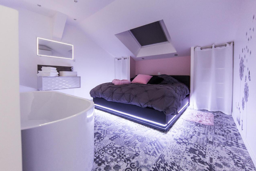 Chambre _ Lasuite55 chambre avec jacuzzi en Provence