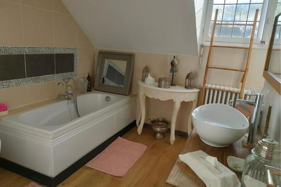Salles de bain Lilloise Villeneuve D'Ascq GD STADE Mauroy Chambre avec Jacuzzi Lille