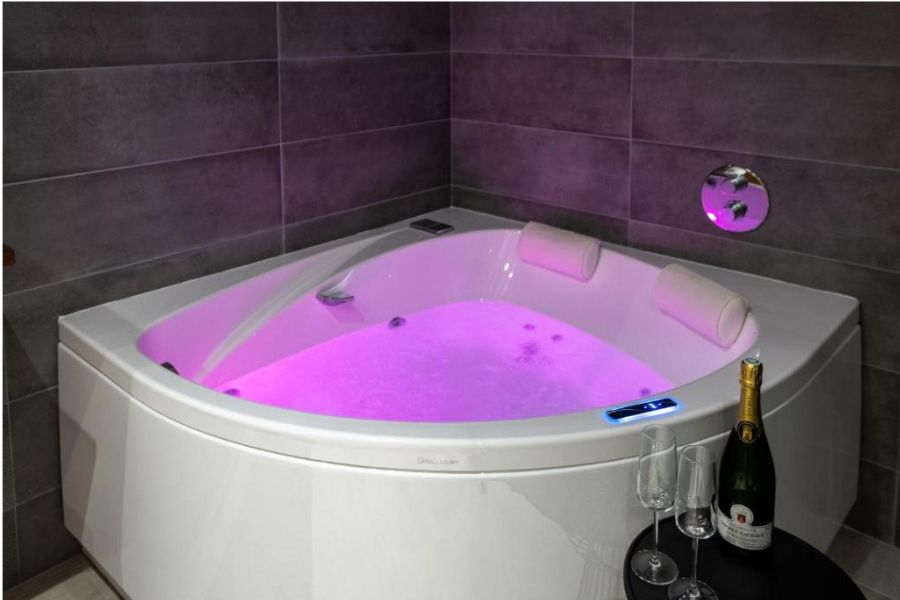 Jacuzzi Magnifique Loft , Proche Métro Lille