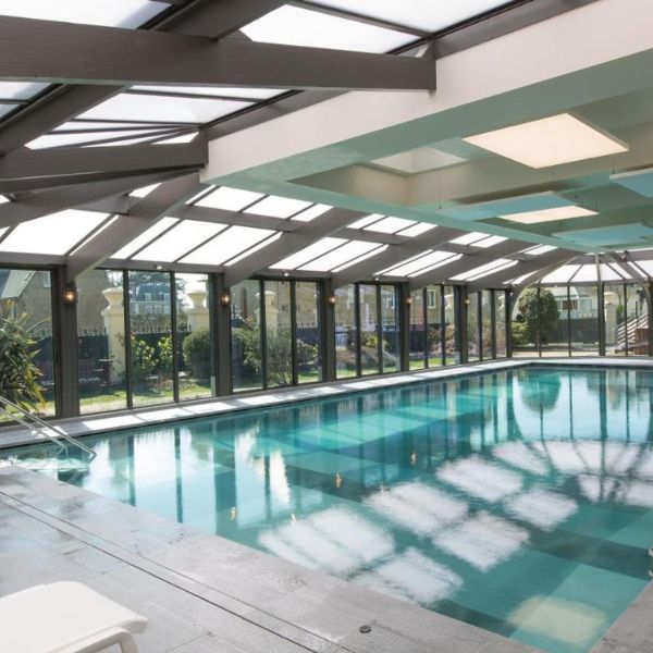 Spa avec piscine intérieure Gran Hôtel des Thermes à Saint Malo (8)