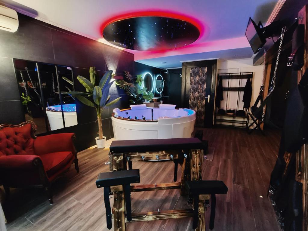 La Loveroom Bdsm Luxe Des Désirs De Nice