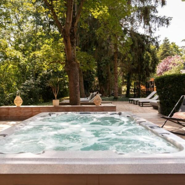 Jacuzzi _Hôtel Diana Restaurant & Spa