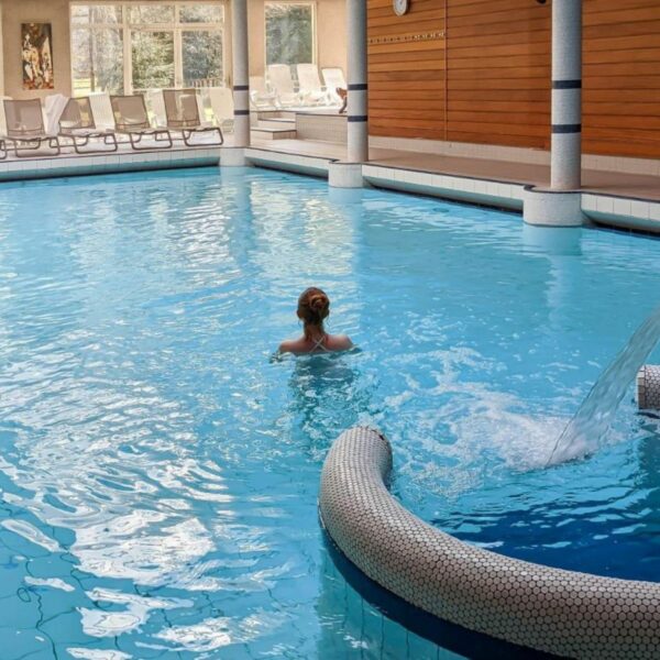Piscine intérieure Hotel Restaurant & Spa Verte Vallée