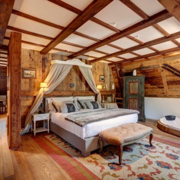 Suite ancienne Tour Grand Hôtel des Alpes