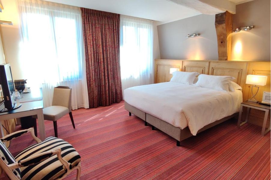 Chambre _ Hôtel de Bourgtheroulde, Autograph Collection