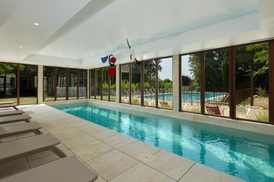 Piscine intérieure Les Nomades Beaune