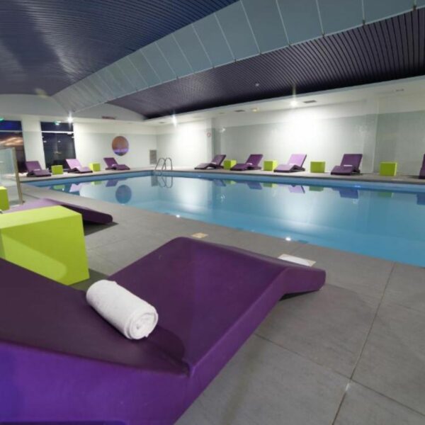 Piscine intérieure Hotel Plaza - site du Futuroscope (5)